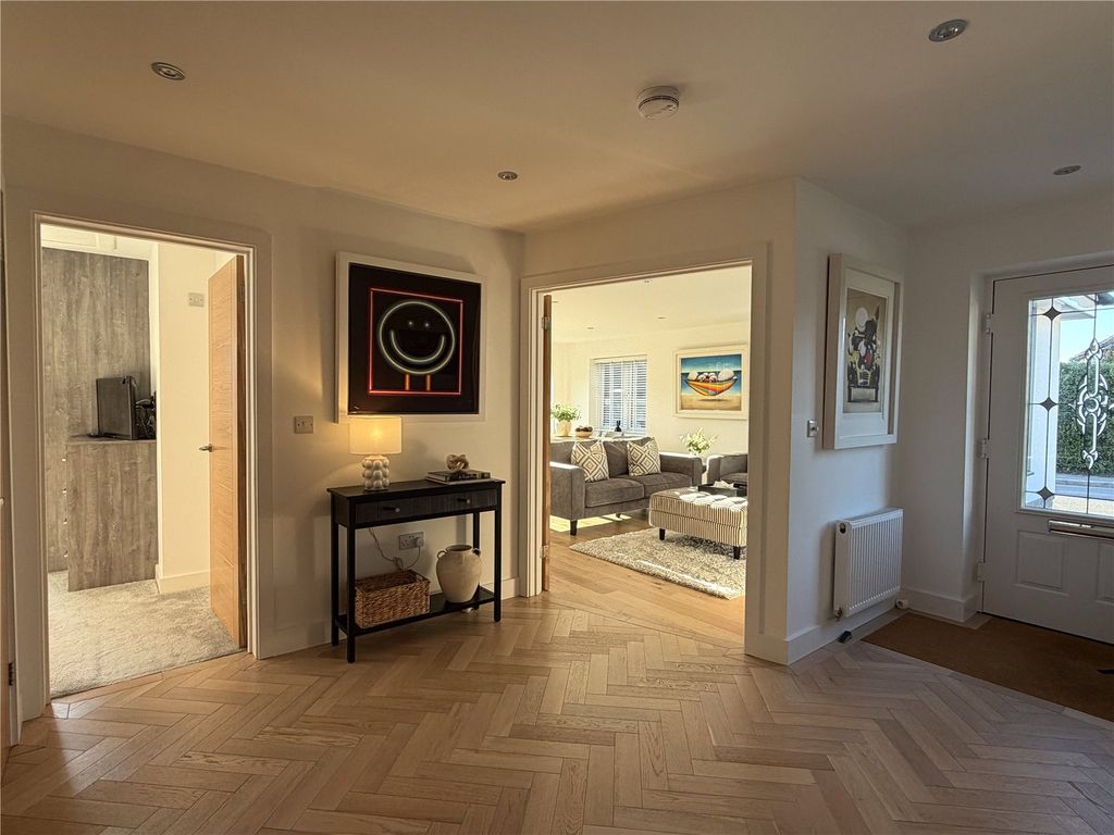 Property photo 3 of 17 Picture No. 33