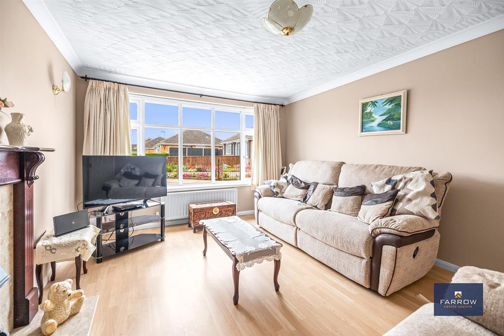 Property photo 3 of 30 Living Room