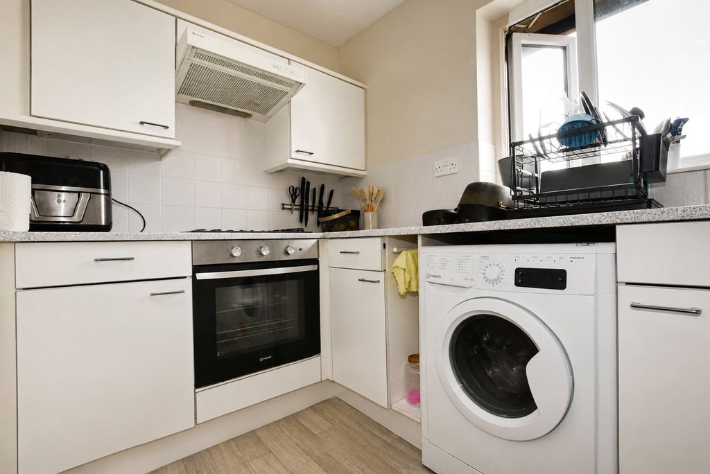 Property photo 3 of 6 Kitchen