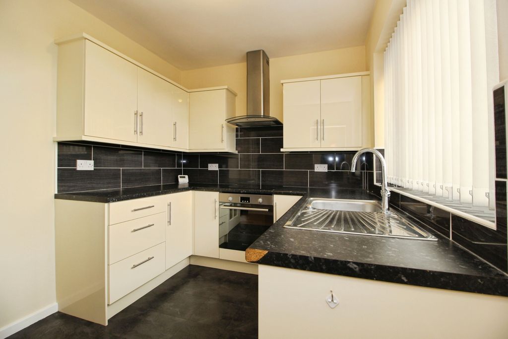 Property photo 3 of 14 Kitchen