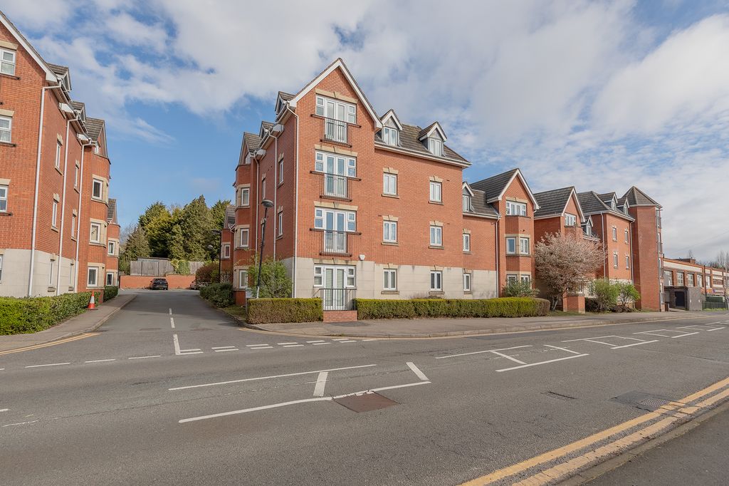 Property photo 1 of 17