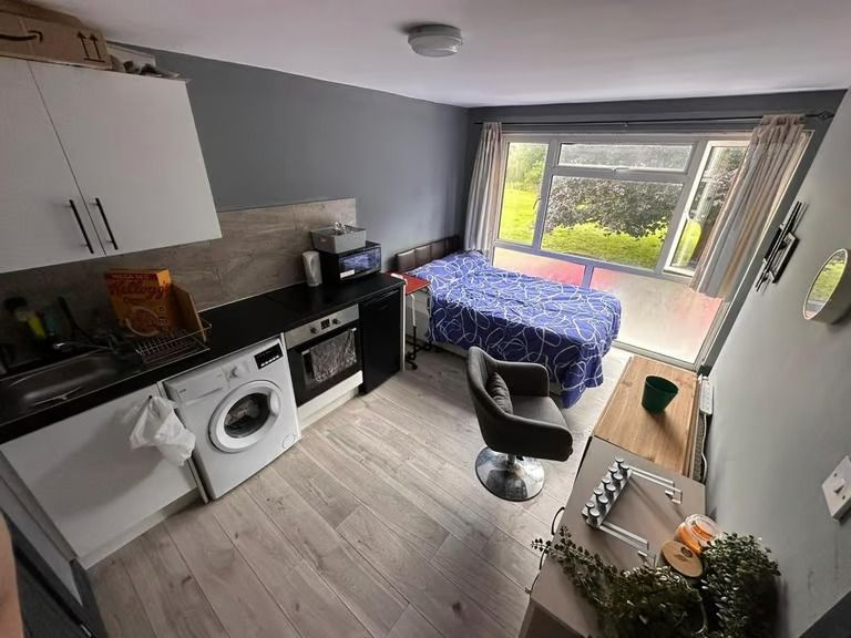 Property photo 1 of 3