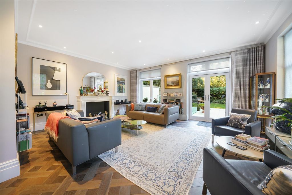 Property photo 2 of 18 Westmead