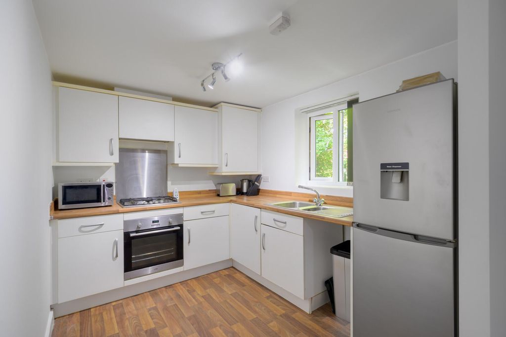 Property photo 3 of 9 Kitchen