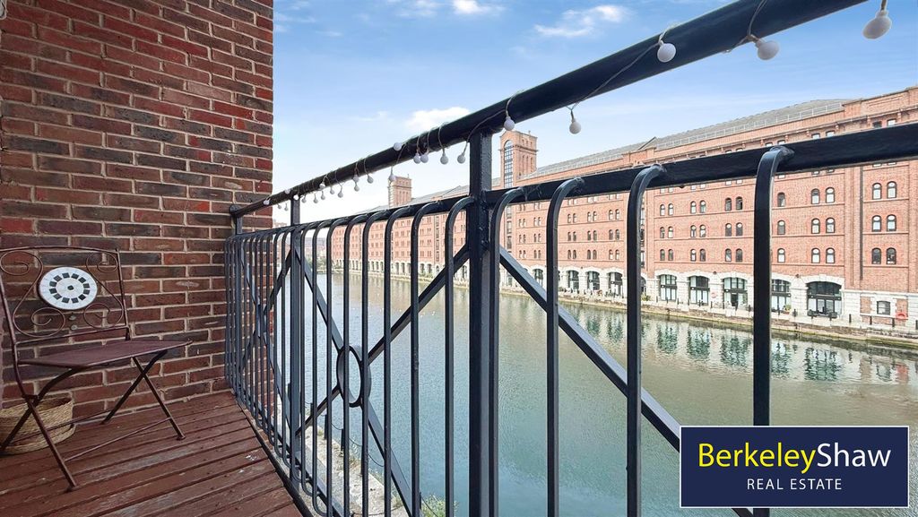 Property photo 2 of 20 Balcony (2)