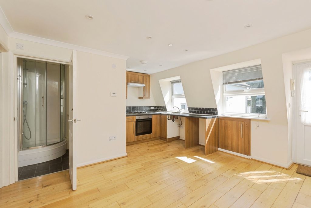 Property photo 1 of 16 Pbox-Img.Jpg