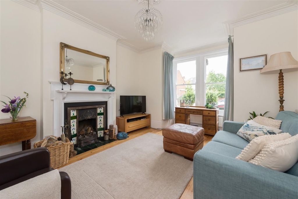 Property photo 2 of 19