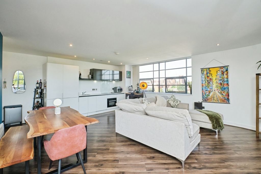Property photo 2 of 29 Pbox-Img.Jpg