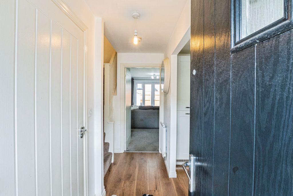 Property photo 2 of 20 Entrance Hallway