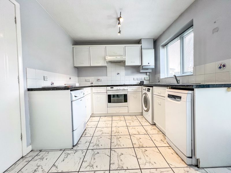 Property photo 3 of 14 Kitchen