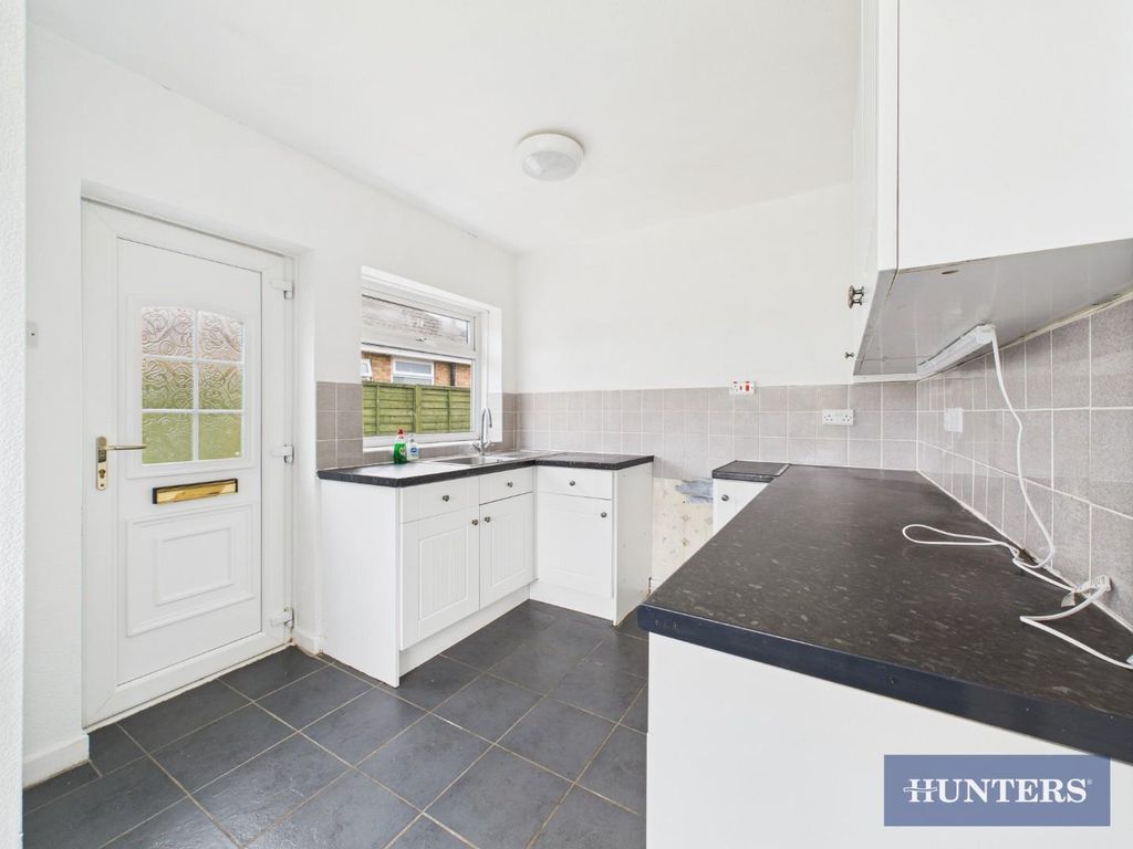 Property photo 3 of 12 Kitchen