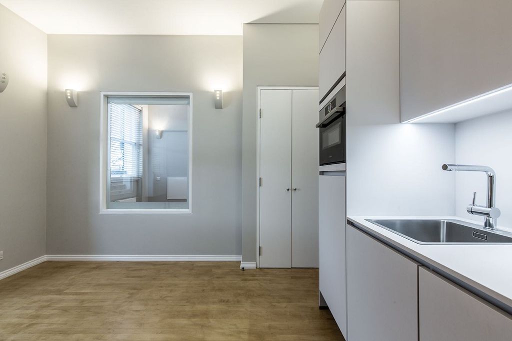 Property photo 3 of 13 Living_Room