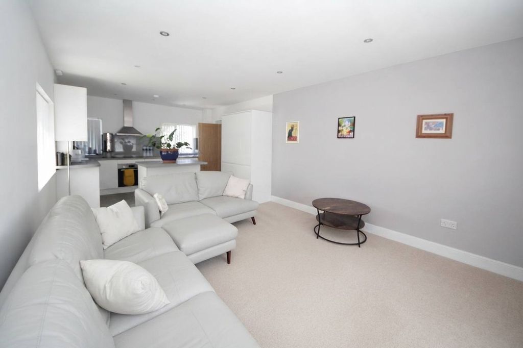 Property photo 2 of 12 Gallery