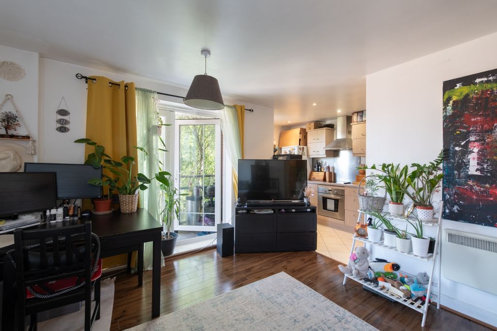 Property photo 2 of 13 5206721