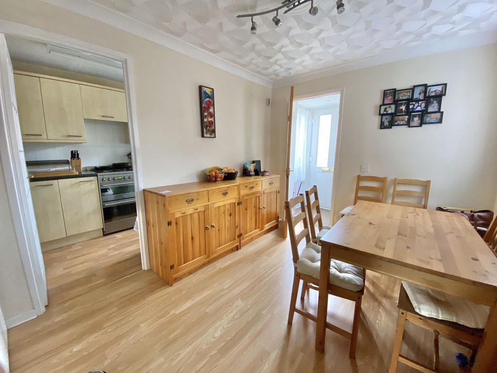 Property photo 3 of 8 Dining Area