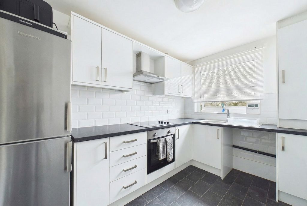 Property photo 1 of 6 Kitchen