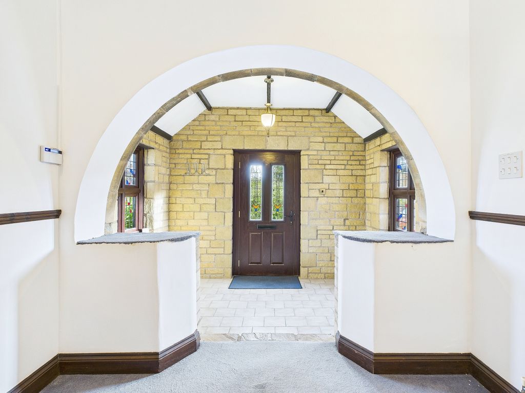 Property photo 2 of 27 Cam01909G0-Pr0441-Still063