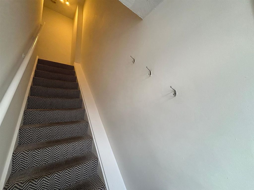 Property photo 2 of 16 High St Dowlais Flat  (8).Jpeg