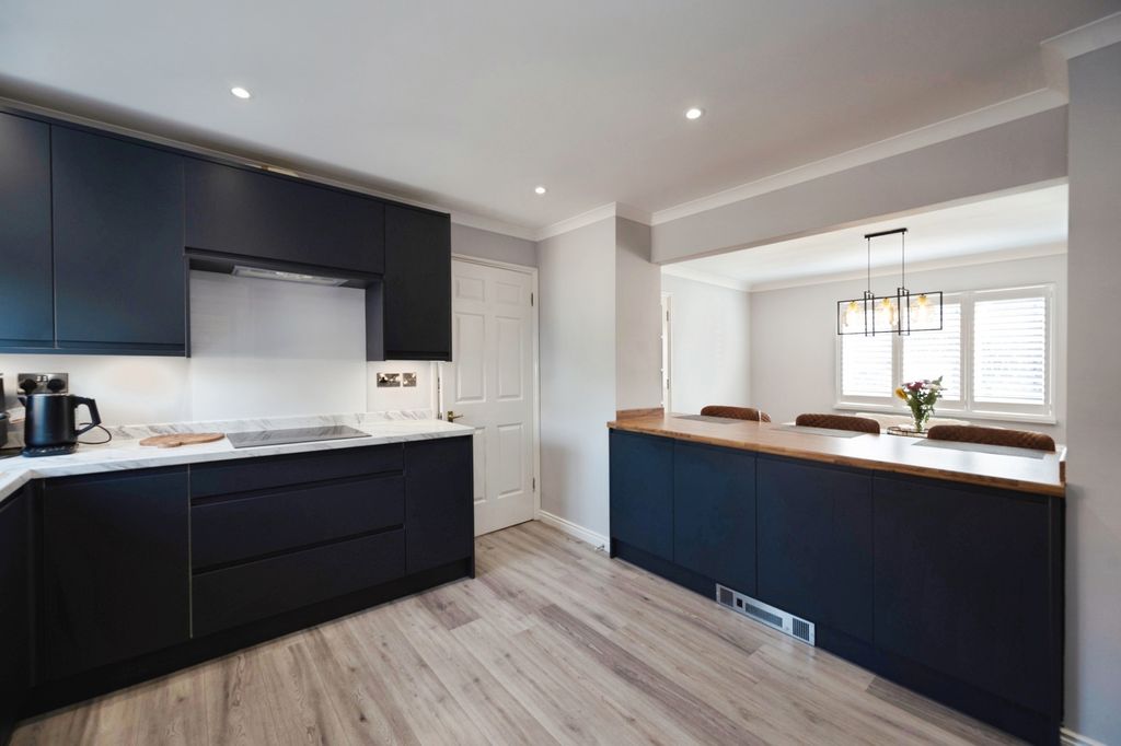 Property photo 2 of 24 Pbox-Img.Jpg