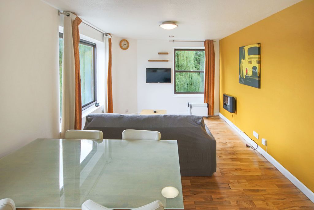 Property photo 2 of 8