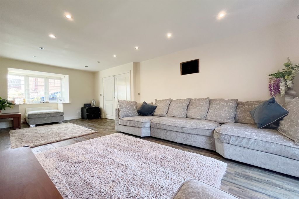 Property photo 3 of 17 Living Room