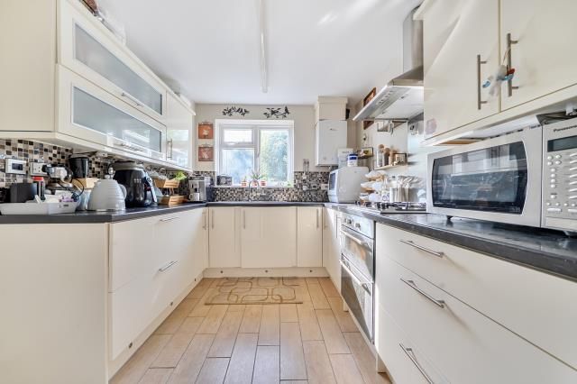 Property photo 3 of 19 Kitchen