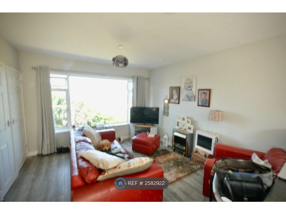 Property photo 1 of 6 Living