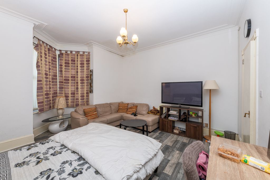 Property photo 3 of 42