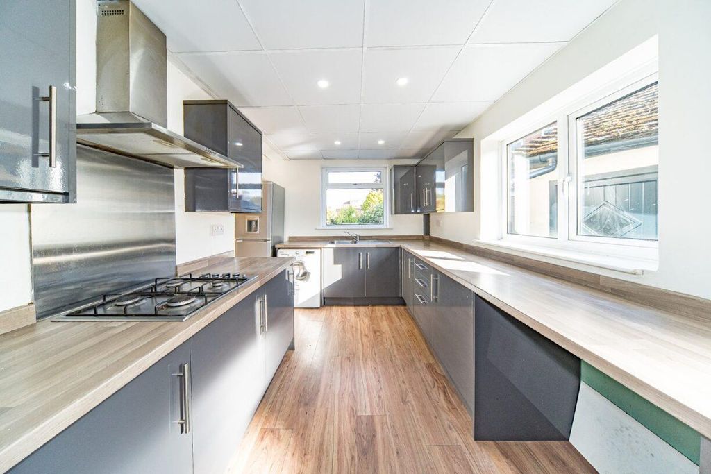 Property photo 3 of 20 55 Fairholme Avenue Kitchen 2.Jpg