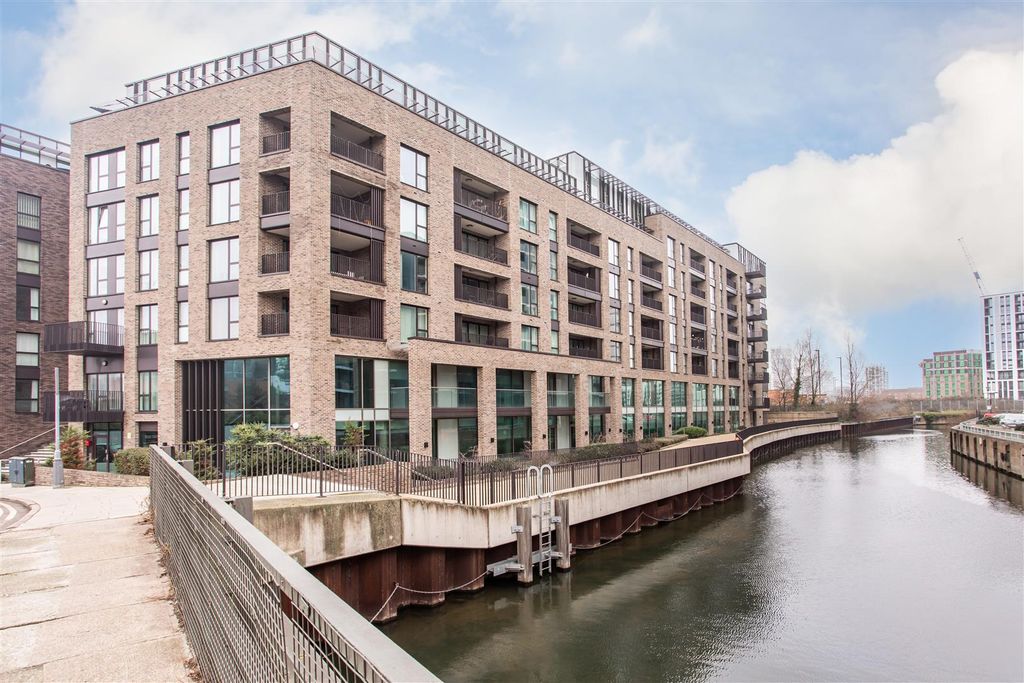 Property photo 1 of 21 Exterior