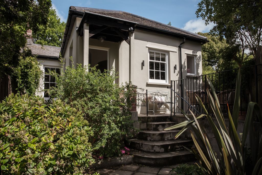 Property photo 1 of 9