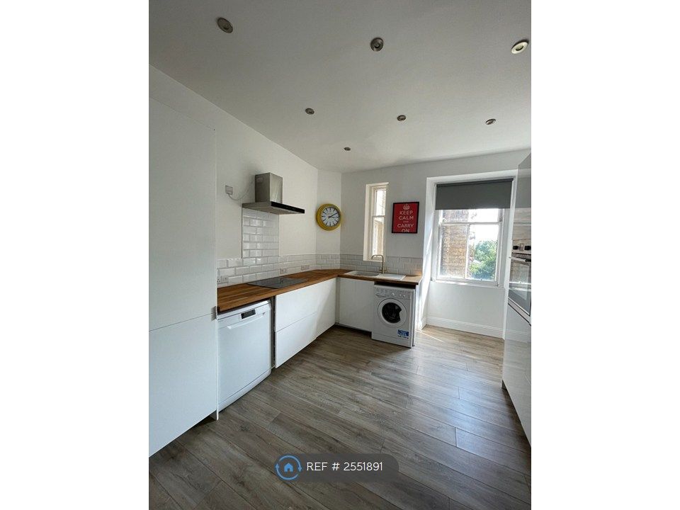 Property photo 3 of 6 Kitchen