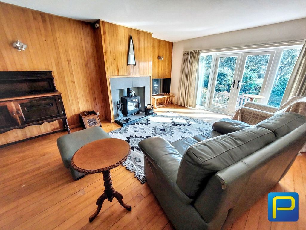 Property photo 2 of 28