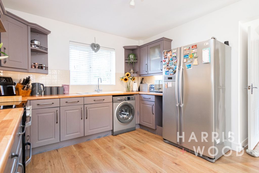 Property photo 3 of 38 4481704