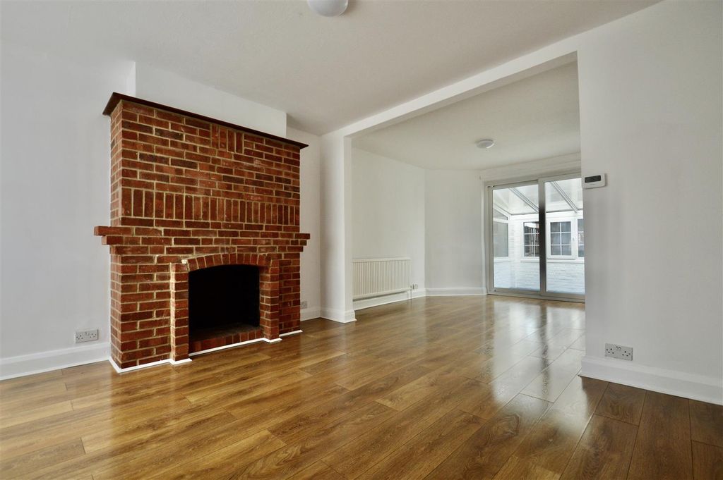 Property photo 1 of 13 Living/Dining Room