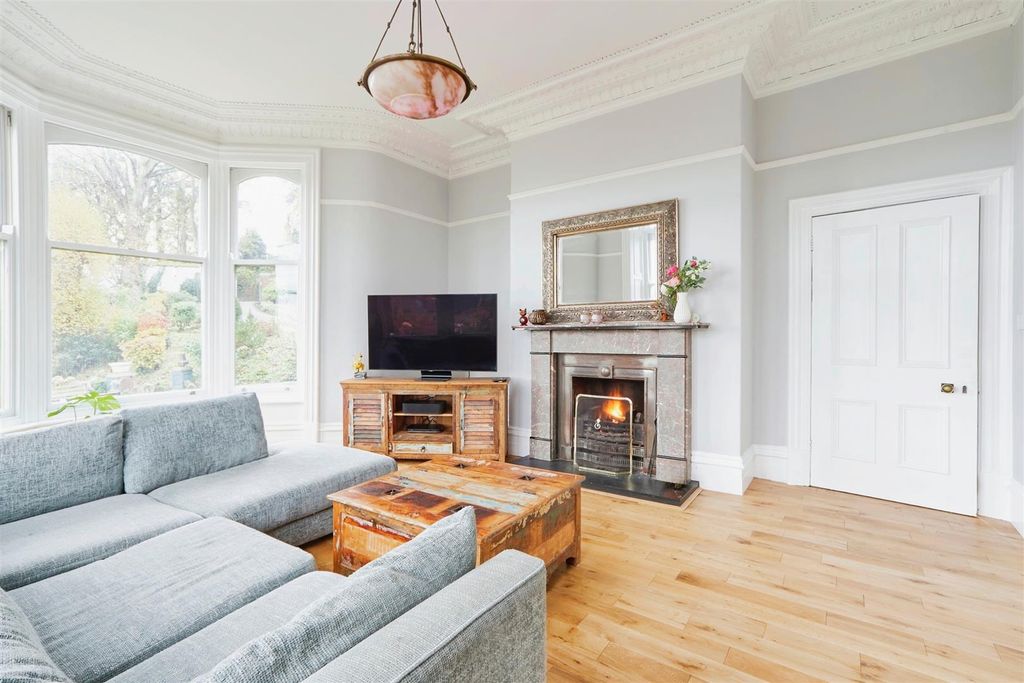 Property photo 3 of 21 Living Room