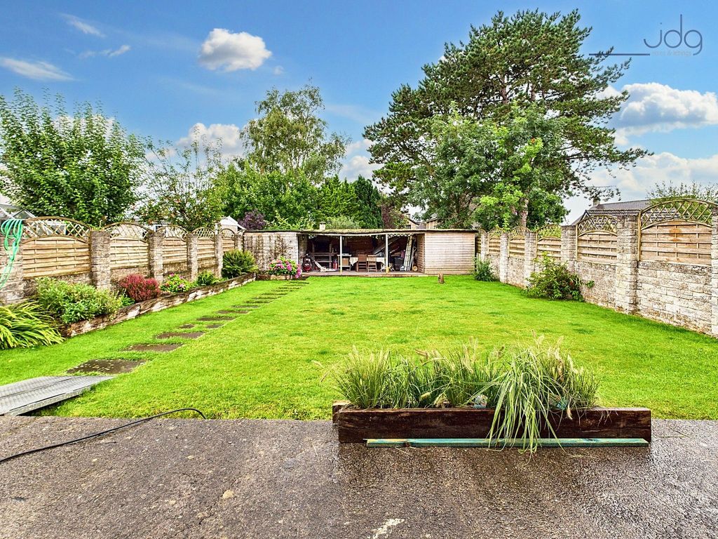 Property photo 2 of 18 Extensive Rear Garden
