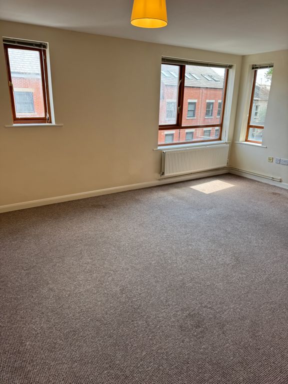 Property photo 3 of 6 Lounge