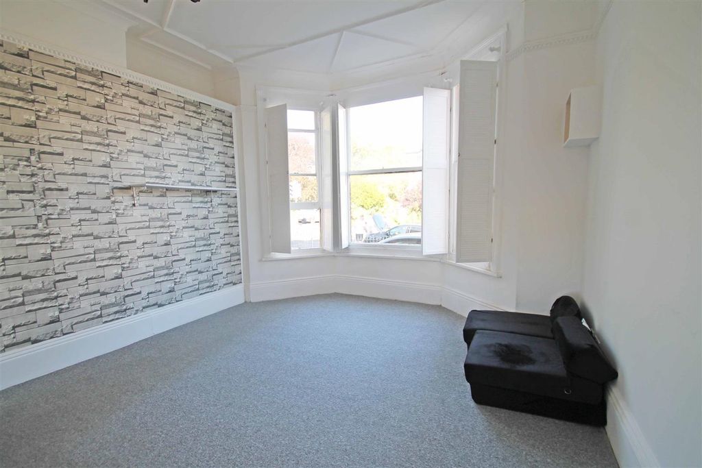 Property photo 1 of 8 Reception