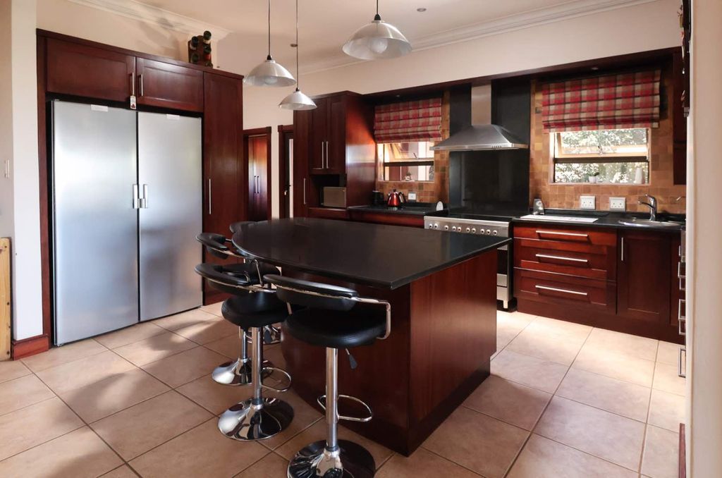 Property photo 3 of 32