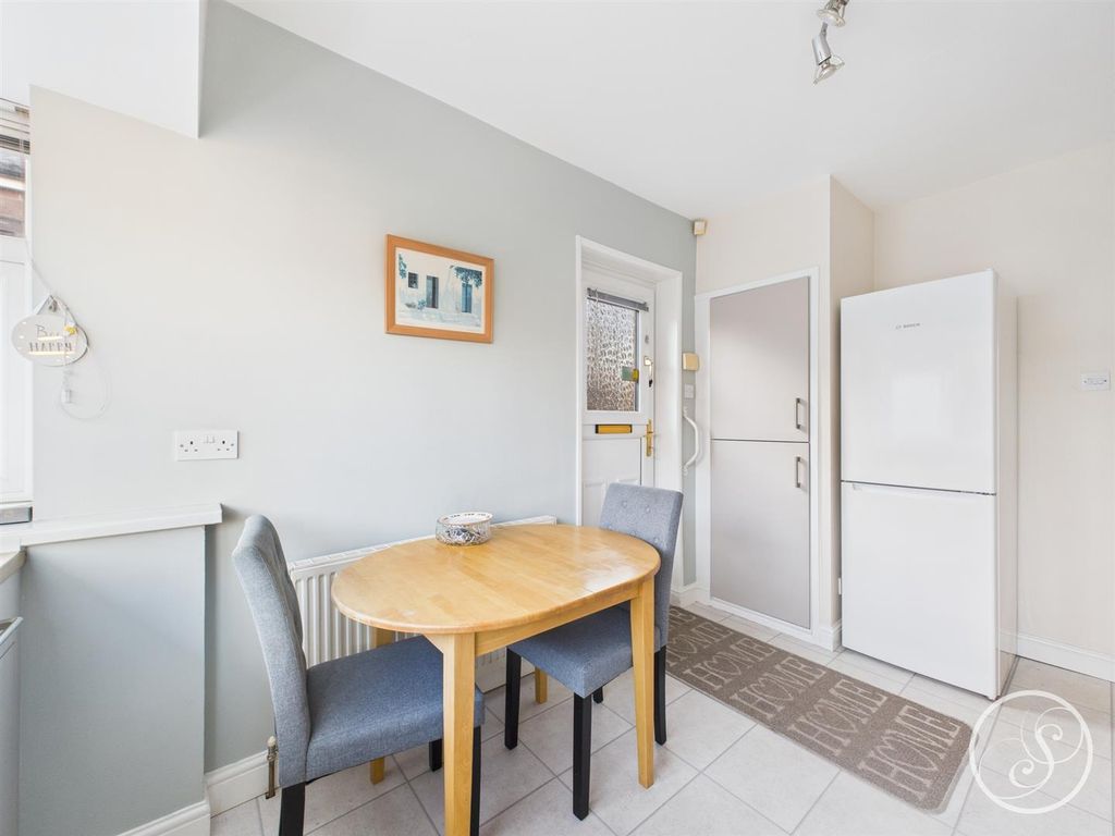 Property photo 3 of 14 Kitchen