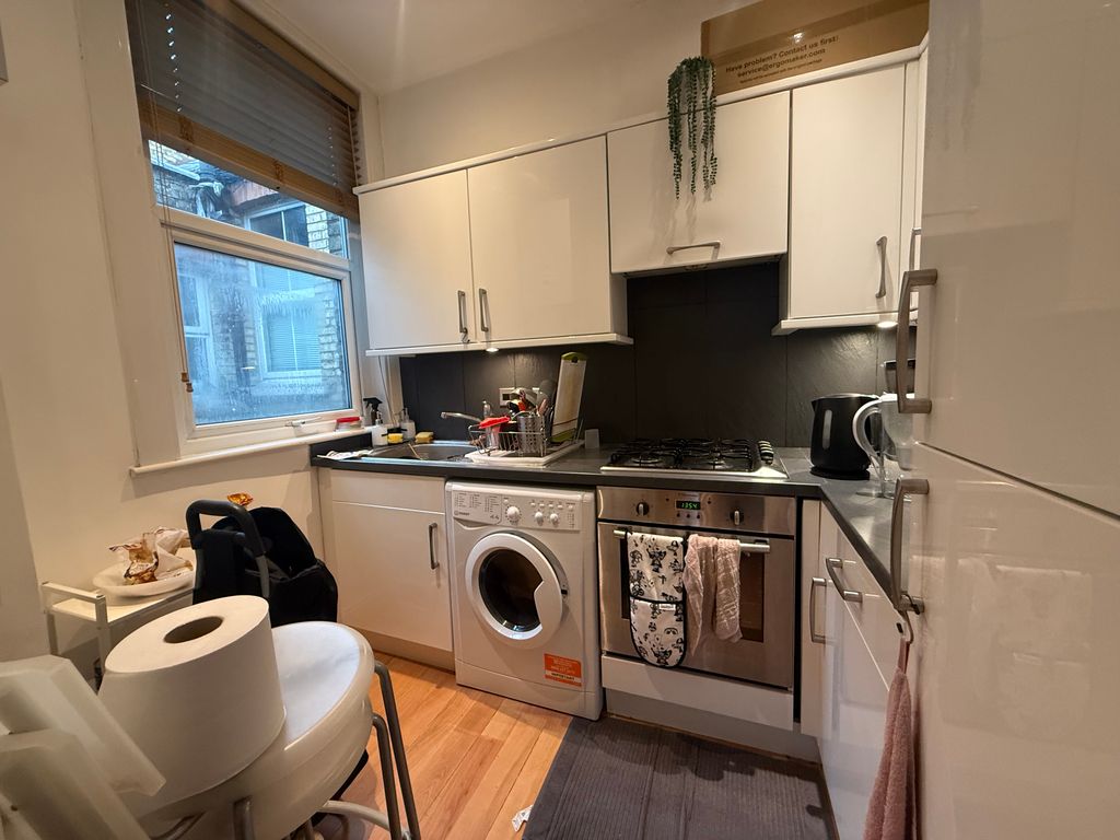 Property photo 3 of 7 Kitchen