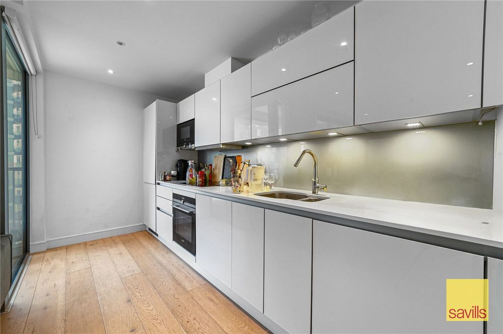 Property photo 3 of 17 Kitchen