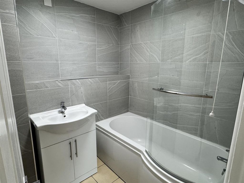 Property photo 2 of 15 Bathroom.Jpg
