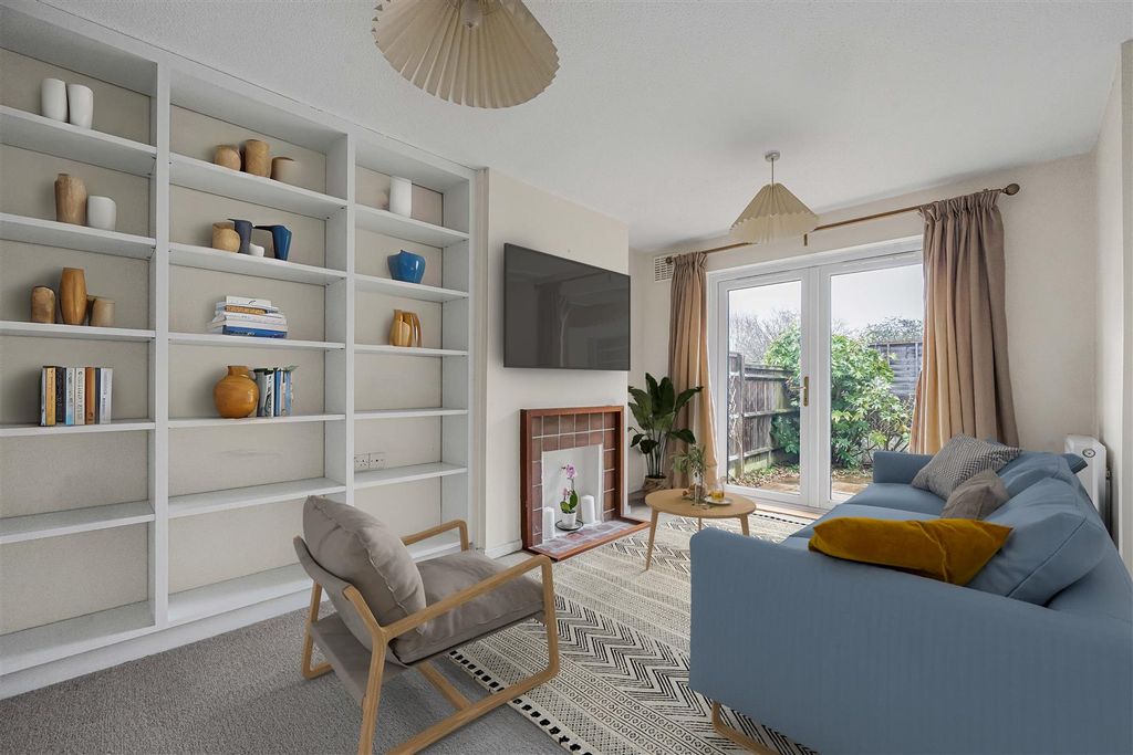 Property photo 2 of 19 Sitting Room