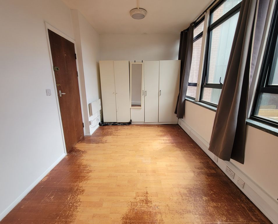Property photo 3 of 4 Living Space