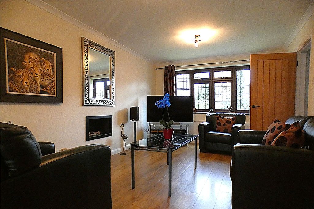Property photo 2 of 23 Picture No. 13