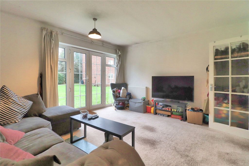 Property photo 3 of 8 Picture No. 11