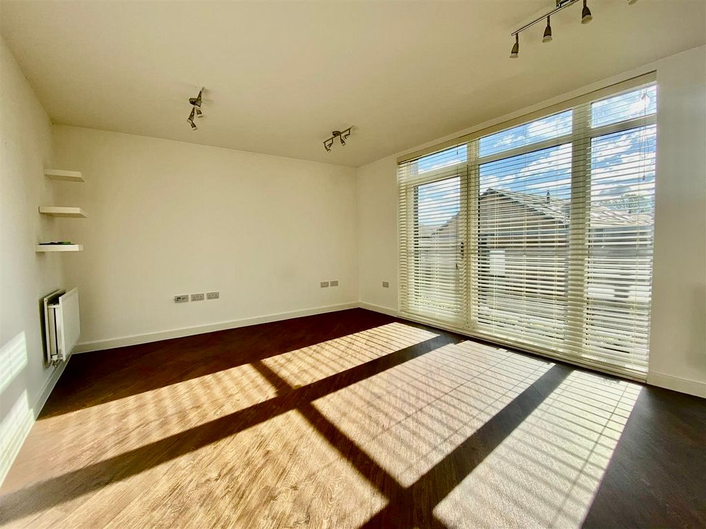 Property photo 2 of 9 Living Room
