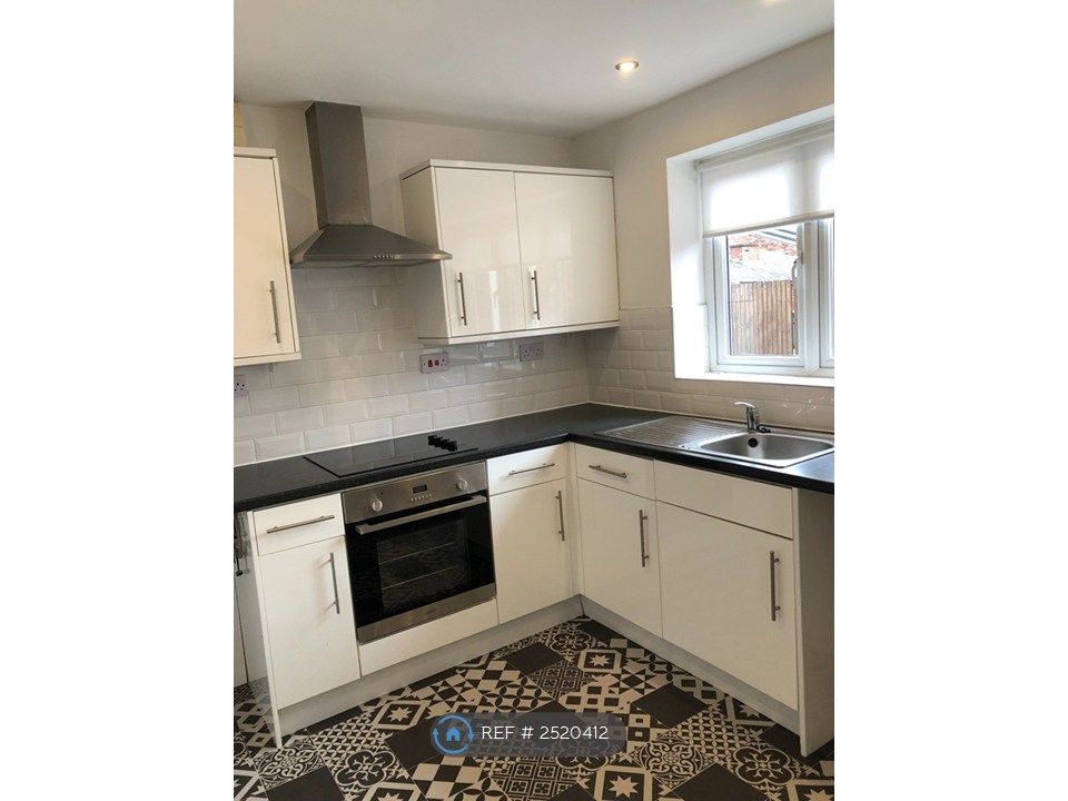 Property photo 2 of 7 Kitchen